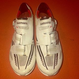 Shimano R320W  US 8.9 EU 43